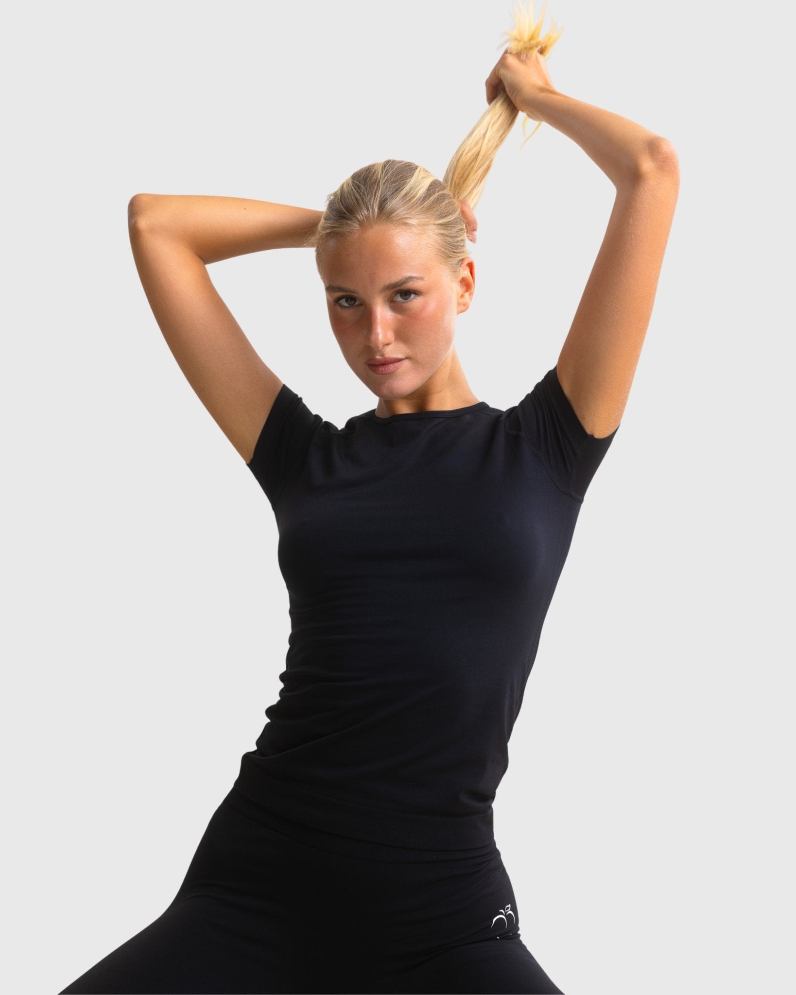 Black Classic Deluxe T-shirt - Peach Tights - T-shirt