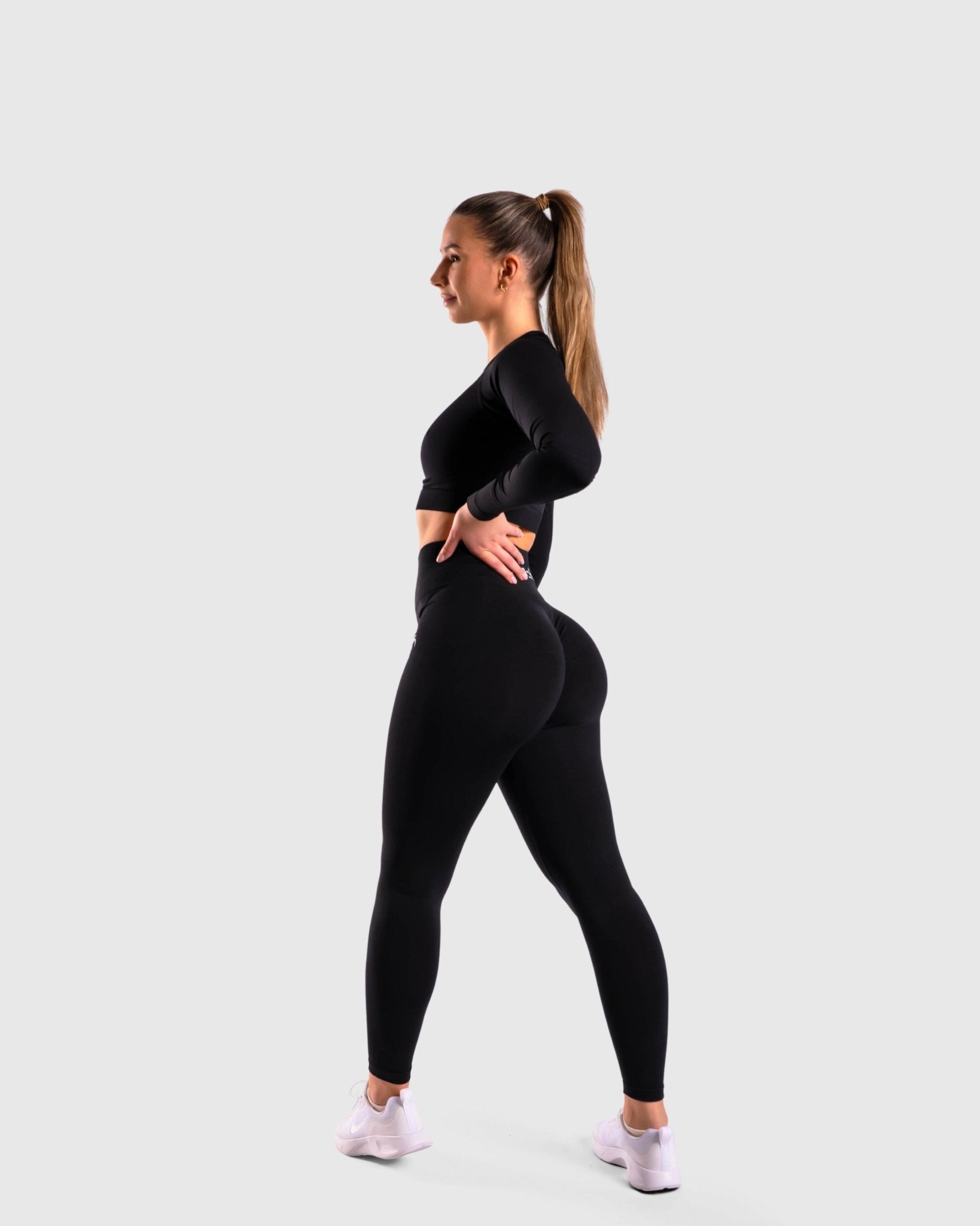 Black Deluxe Long Sleeve - Peach Tights -