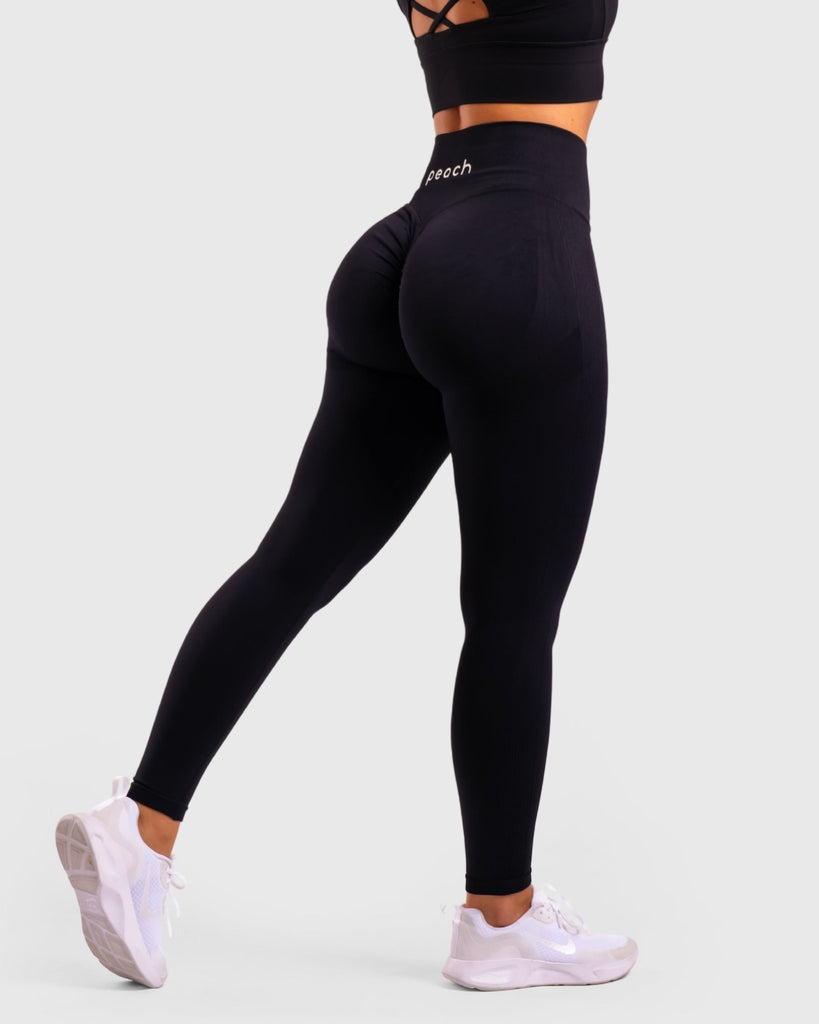 Juicy Peach Leggings - She Makes The Black Lift Leggings Look Amazing!  #liftleggings #leggings #yogapants #yoga #black